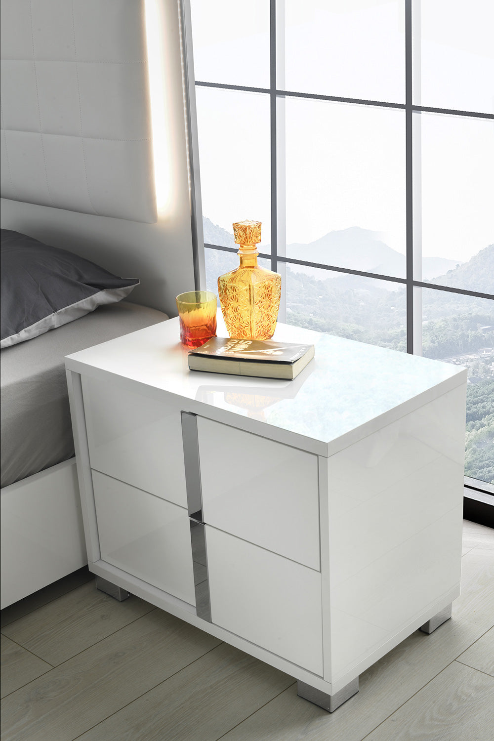 Giulia Left-Facing Nightstand in White
